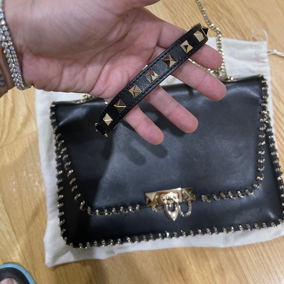 Valentino Black Leather crossbody or shoulder bag. - Picture 5 of 8